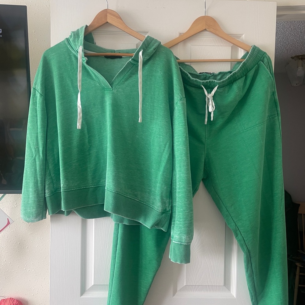 Jane & Delancy Green Hoodie and Joggers Set